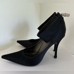 GUCCI black satin 4-inch feels pumps in 7B size